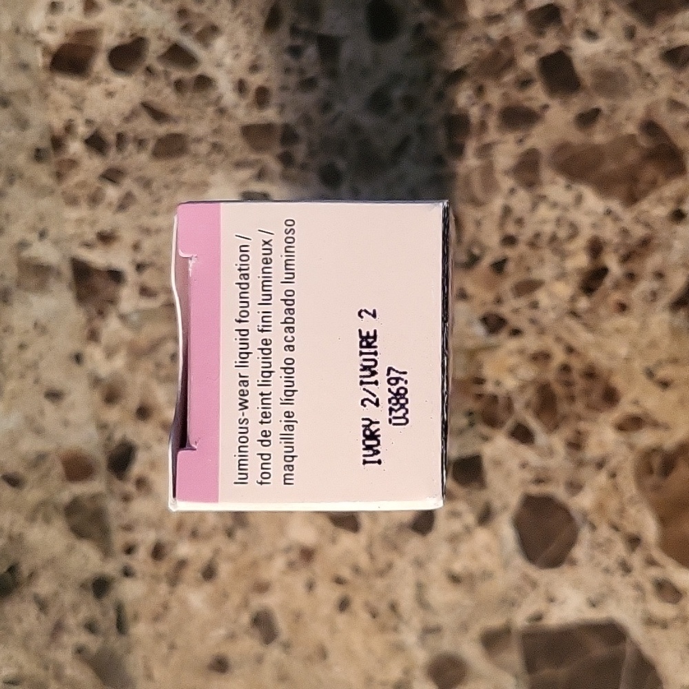 Ivory 2:Luminous-Wear Liquid Foundation